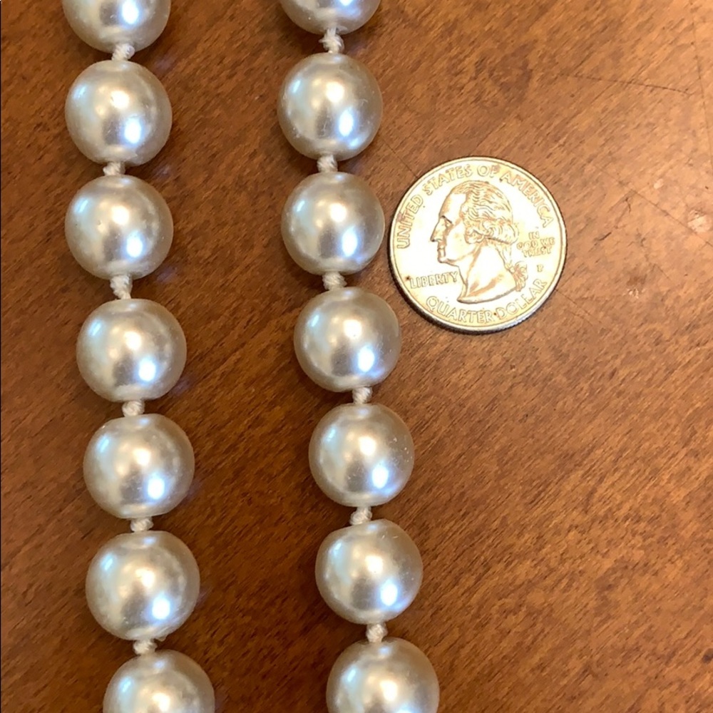 Plunder pearl necklace and large locket.